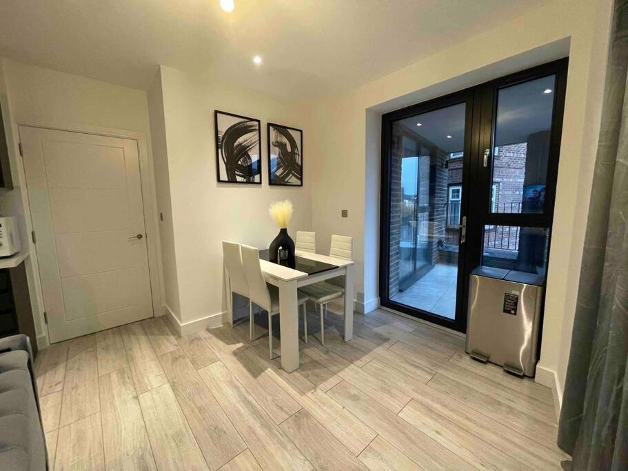 Stylish And Cosy 2 Bedroom Flat In Croydon Exterior foto